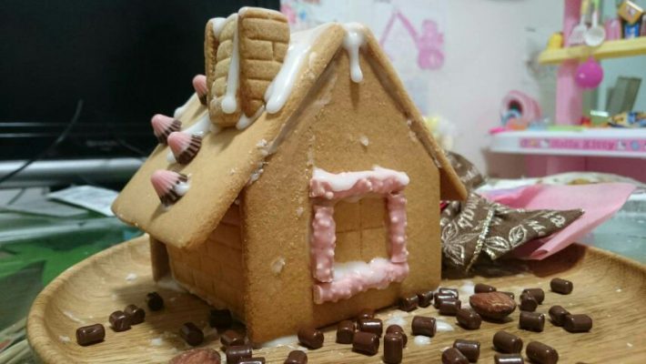 キッズの憧れ！クリスマスに「お菓子の家」作ってみた
