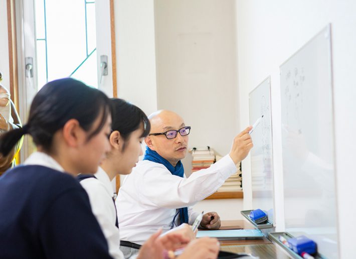 自習スペースが豊富で、「ホワイトボードの部屋」もそのひとつ（聖園女学院中学校・高等学校：藤沢市みその台）