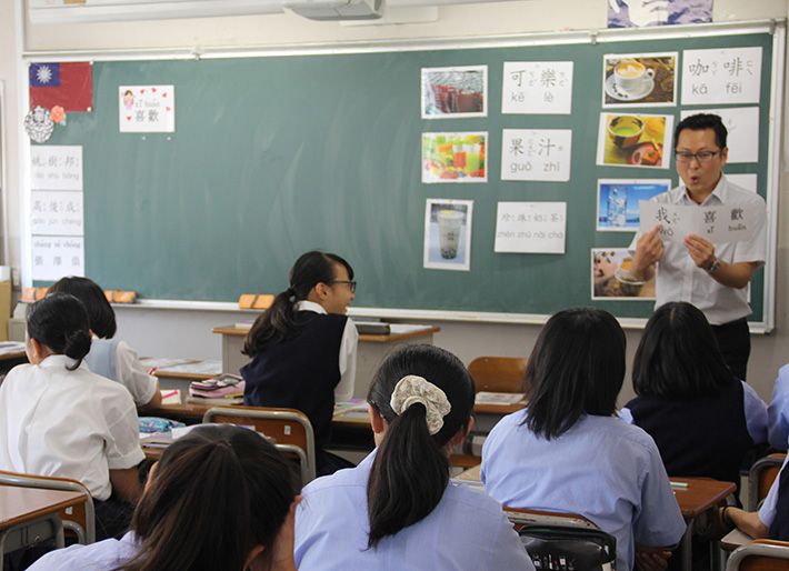 第二外国語「中国講座」では、中華学院で授業を受けるプログラムも（横浜女学院中学校高等学校：横浜市中区山手町）
