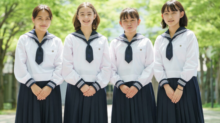 女子校　セーラー服 制服図鑑〜女子校〜｜高校図鑑編集部｜【高校図鑑 | ラコモ】