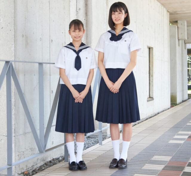 制服　女子　中学　高校　セーラー服