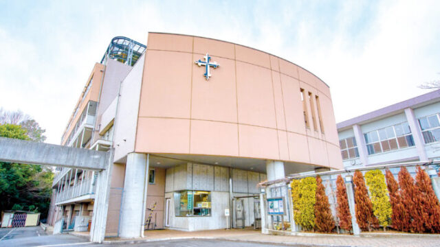 東京都世田谷区にあるドミニコ学園小学校の外観。