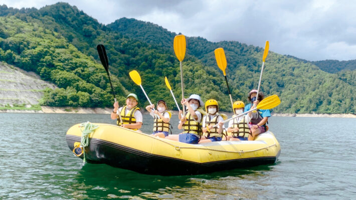 東京都世田谷区にある成城学園初等学校。夏の学校の様子。