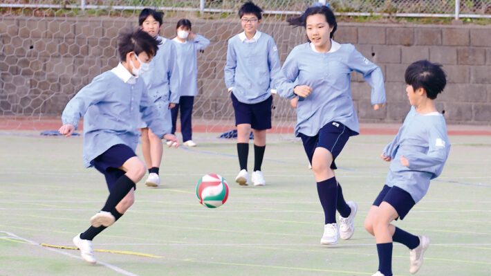 精華小学校の朝遊びの様子