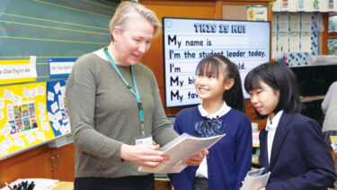 東京都町田市にある玉川学園小学部。学園展の活動の様子。