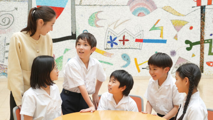横浜市鶴見区にある聖ヨゼフ学園小学校。学校での子どもたちの様子。