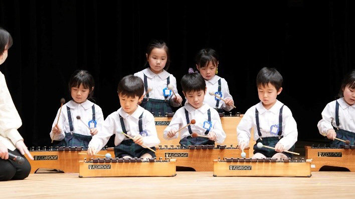 横浜市港北区にある日吉台光幼稚園。発表会の様子。