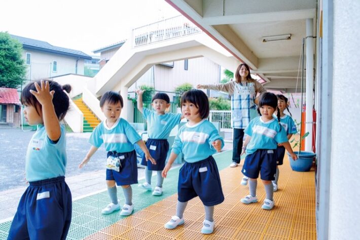 川崎市多摩区にある菅幼稚園の未就園児・満3歳児クラスの体操タイム