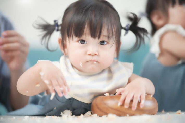 子どもの遊び食べイメージ