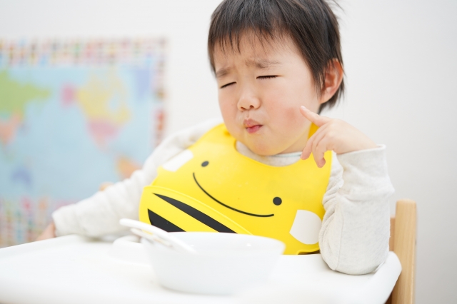 イヤイヤ期の子どもの食事イメージ