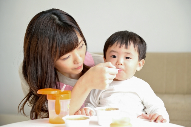 イヤイヤ期の子どもの食事イメージ