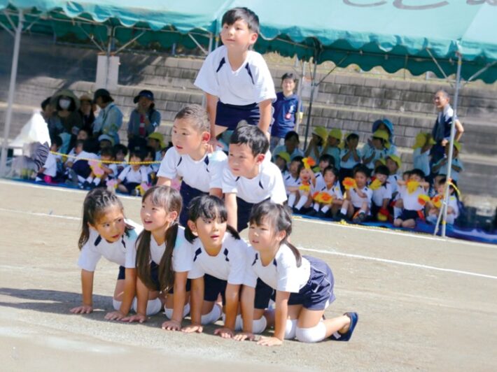 運動会をがんばるつくし野天使幼稚園の子どもたちの様子