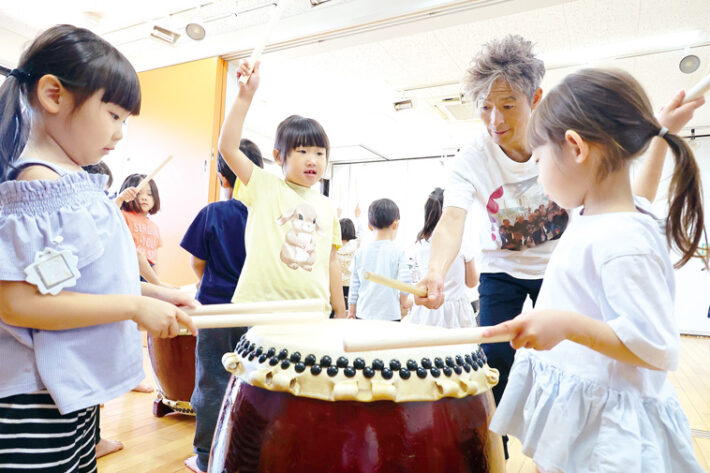 つどいの森もみの木こども園での和太鼓レッスンの様子