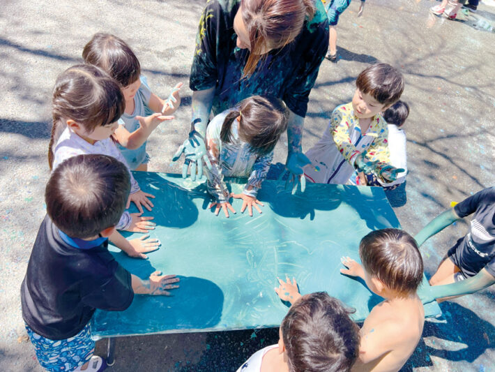 芸術的感性を磨く保育を行うナザレ幼稚園の様子