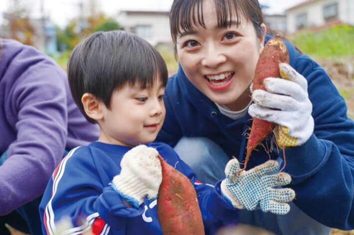 幼稚園バスで出かける金の星幼稚園・未就園児コースの遠足の様子