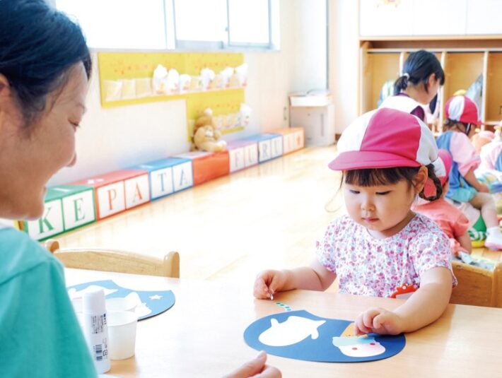 みたけ台幼稚園未就園児クラスの制作の様子