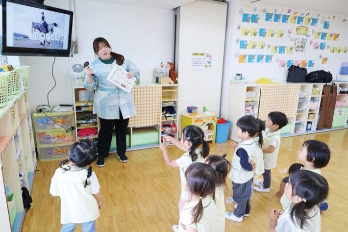 田園都市幼稚園未就園児クラスの英語学習の様子