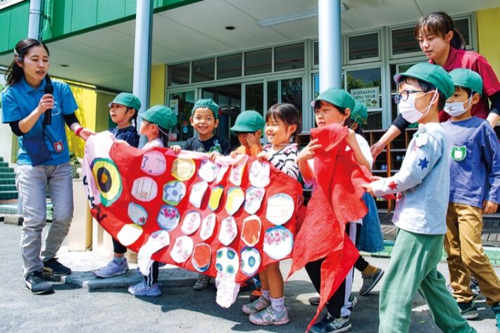 冨士見幼稚園の全園児が参加する「子どもの日の集い」の様子