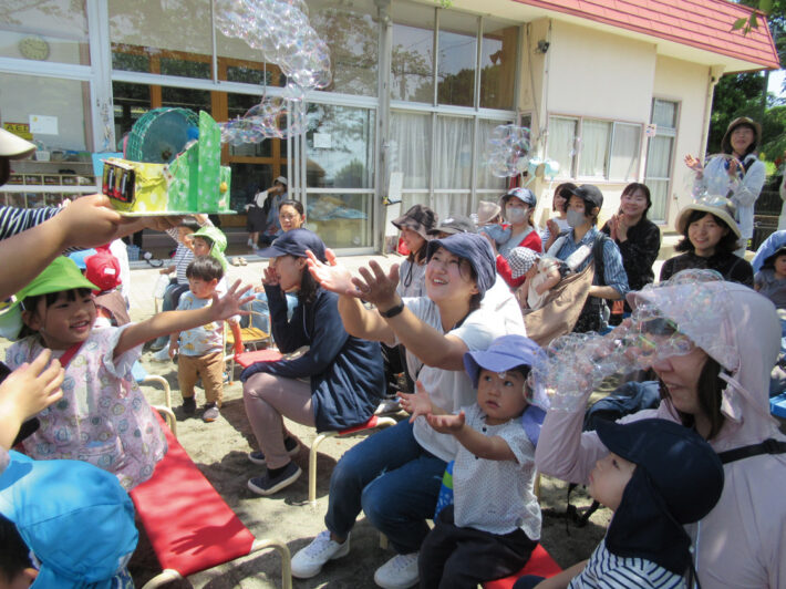 梅が丘天使幼稚園の行事・シャボン玉ショーの様子