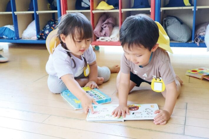 ゆりかご幼稚園満3歳児の絵本タイムの様子