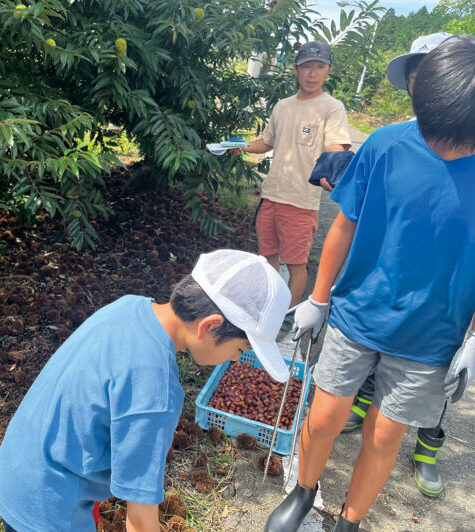 東京都市大学付属中学校・高等学校では、農家に民泊しながら農業について学びます