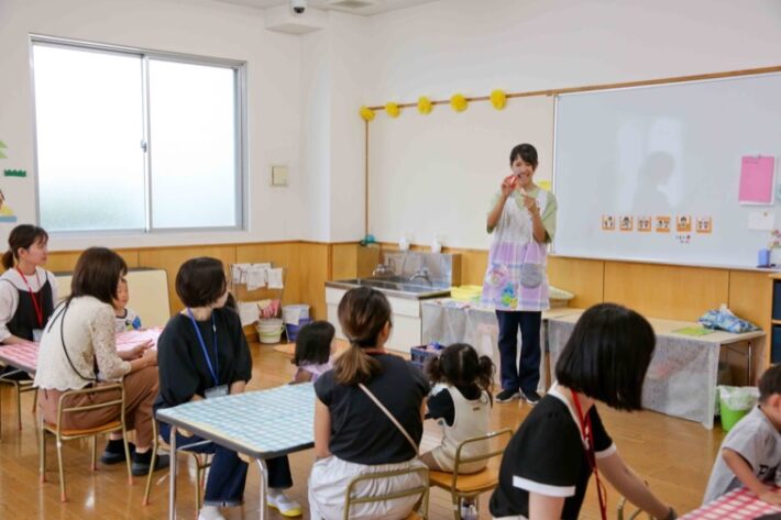 都筑ヶ丘幼稚園プレ保育の工作の時間