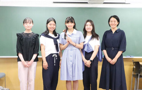 清泉女学院中学高等学校の教室風景