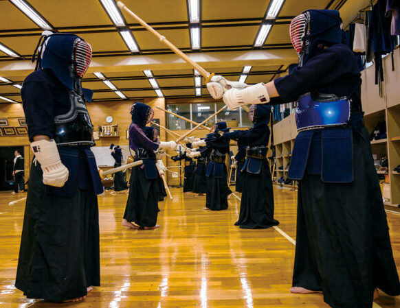 高輪中学高等学校　体育の授業じゃ、武道として柔道と剣道を取り入れています