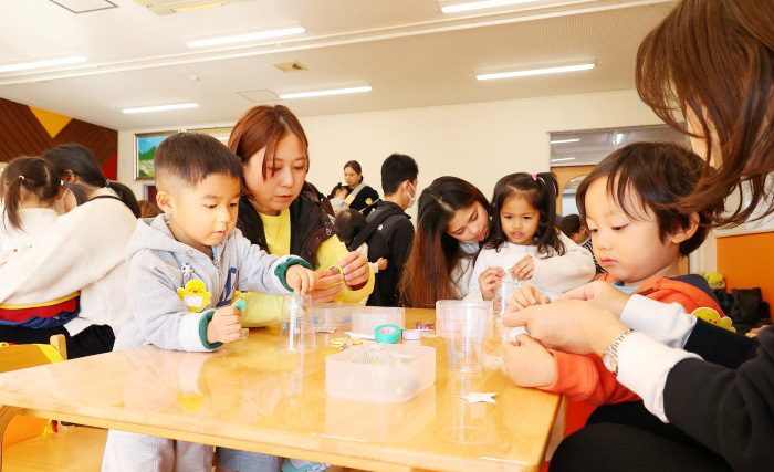 横浜市都筑区にあるすぎの森幼稚園。プレ保育の様子