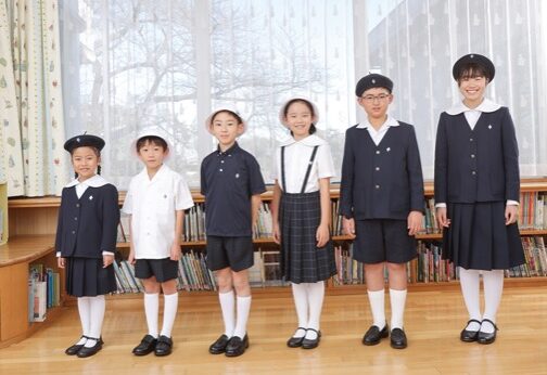 捜真小学校の制服