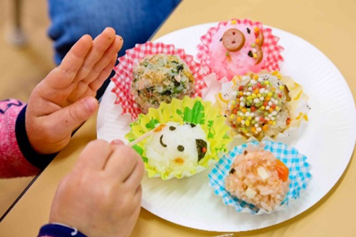 ビタミンママの食育キャラバン「ころころおにぎりレシピ」