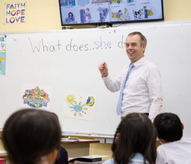 聖セシリア小学校の特長ある学び「専用教室English Room」