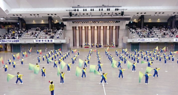 全日本幼児マーチング大会に出場した金の星幼稚園の鼓笛隊
