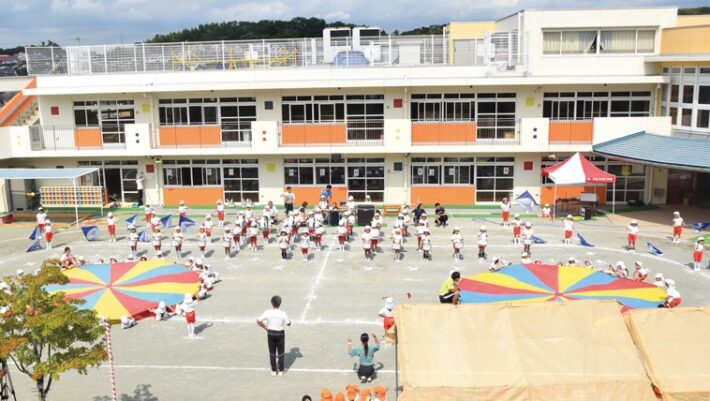 愛和太陽幼稚園の運動会の「鼓笛」