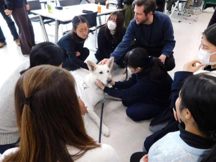 文京学院大学女子中学校の「藍indigo project」の様子