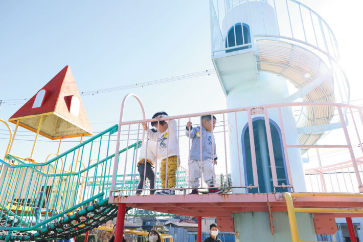すぎの森幼稚園ひよこくらぶのお城のような大型遊具