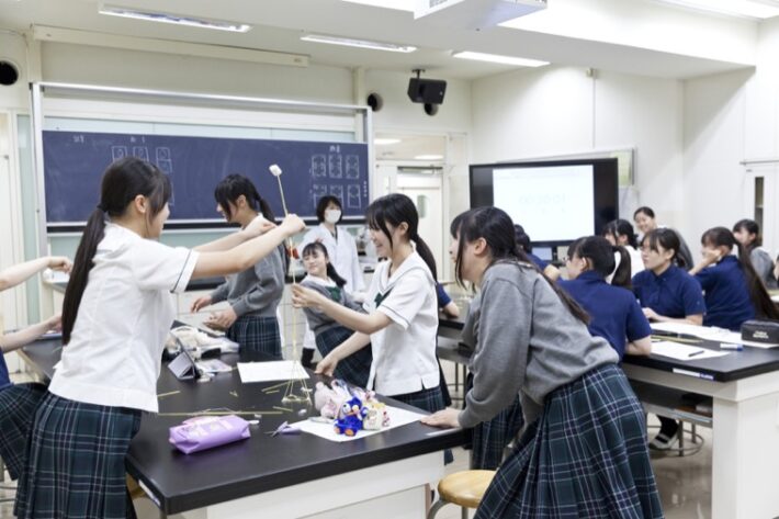 文京学院大学女子中学校の理科の授業の様子