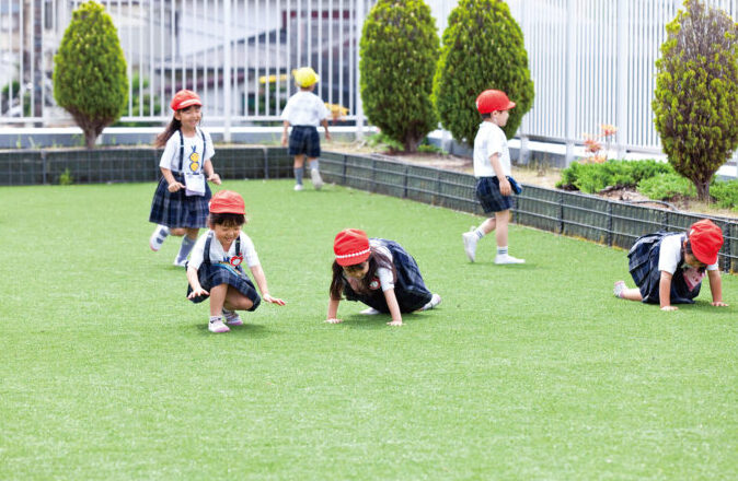田園都市幼稚園の人工芝が敷かれた屋上