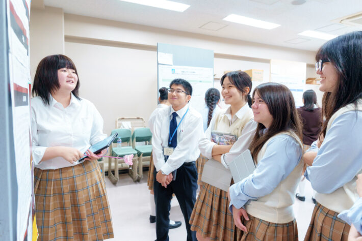 聖ドミニコ学園中学高等学校のポスターセッション