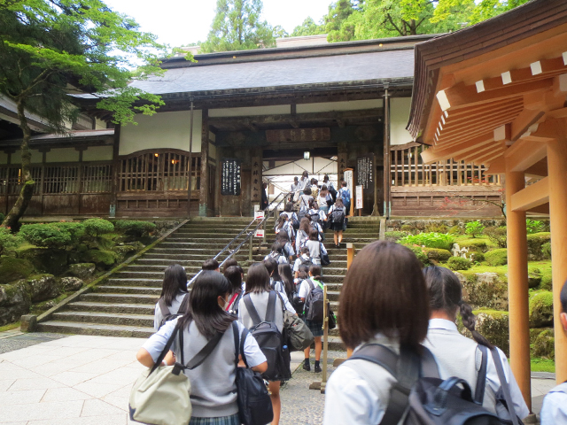 駒沢学園女子中学校・高等学校　永平寺の参拝研修