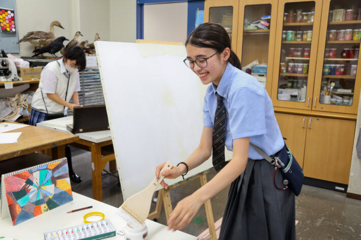 玉川学園中学部・高等部の美術の自由研究は、「玉川学園展ペガサス祭」で展示されます