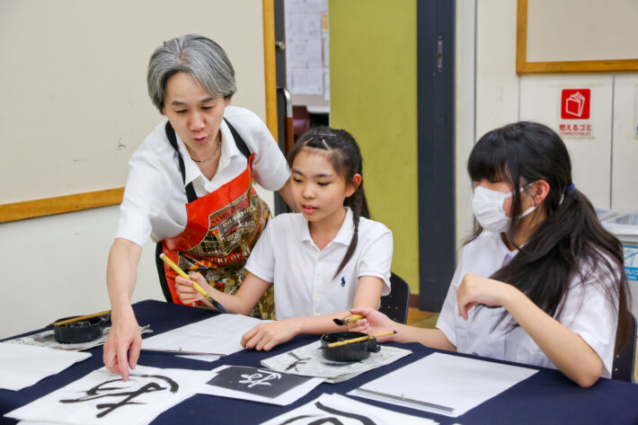 玉川学園中学部・高等部　書道の時間