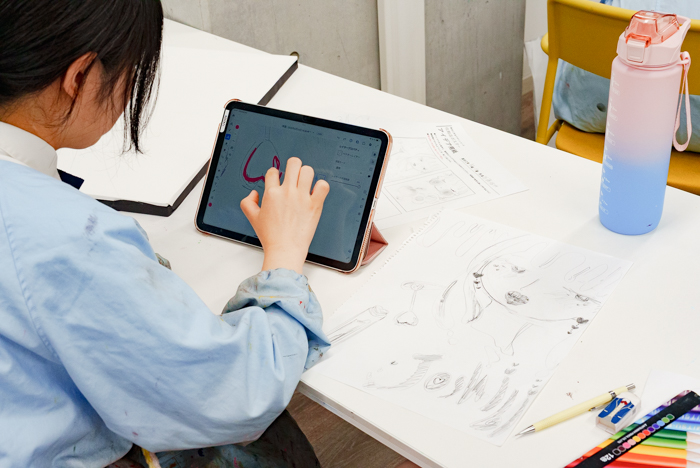 女子美術大学付属高等学校・中学校　高2美術（デザイン）の授業