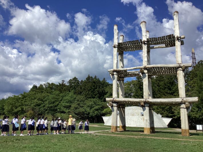 日本女子大学附属中学校・高等学校の東北校外授業（三内丸山遺跡）