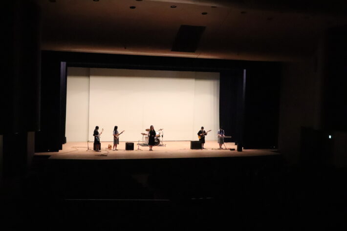 清泉女学院中学高等学校 講堂のステージ