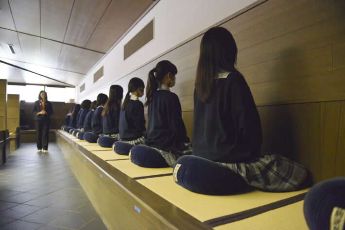 駒沢学園女子中学校・高等学校の坐禅