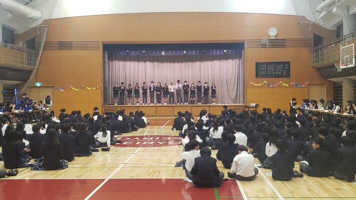 青稜中学校・高等学校の「新入生歓迎会」