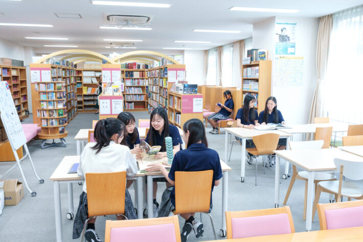 神田女学園中学校高等学校の図書室