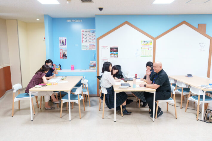 神田女学園中学校高等学校のグローバルクラスは日本人とネイティブの先生のダブル担任制です