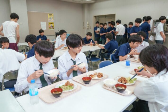 高輪中学校の学食